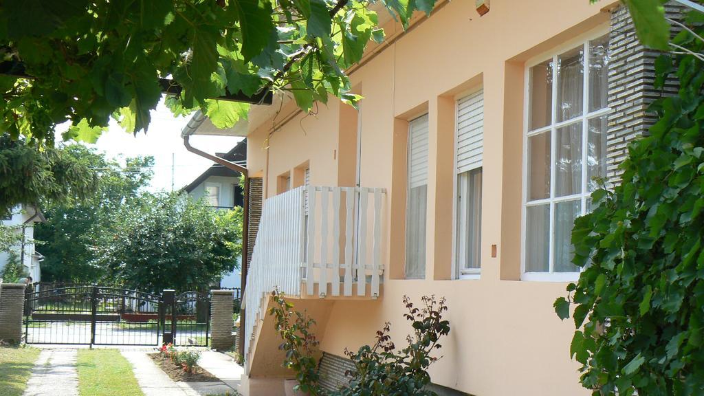 Magdalena Haz Apartment Балатонлеле Екстериор снимка